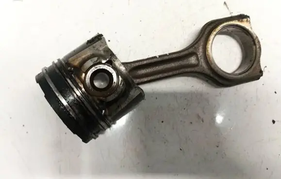 Citroen C4 Grand Picasso Piston with connecting rod 