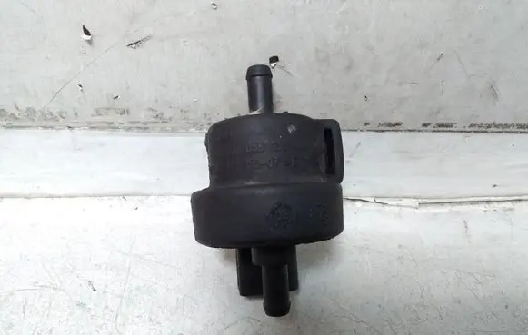Volkswagen Touran I Vacuum valve 053133459