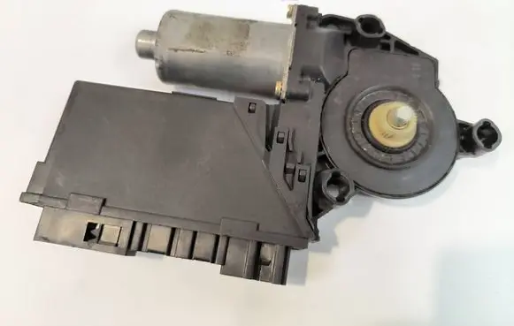 Audi A8 S8 D3 4E Front door window regulator motor 4E1959801