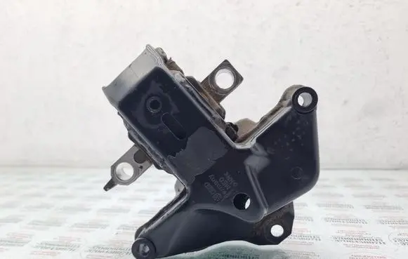 Audi A2 Engine mount bracket