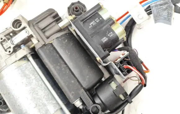 BMW X5 E53 Air suspension compressor/pump 4430200111 GP76A60 1082099