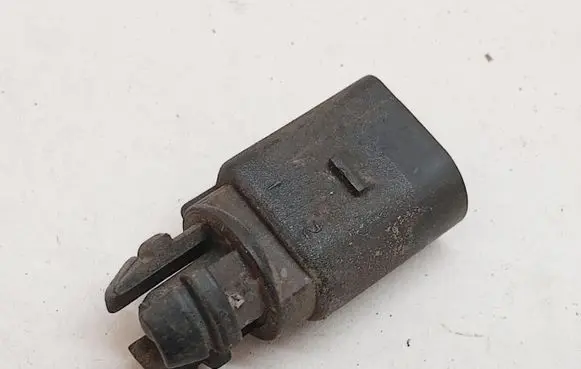 Volkswagen PASSAT B6 Outside/exterior temperature sensor 8Z0820535