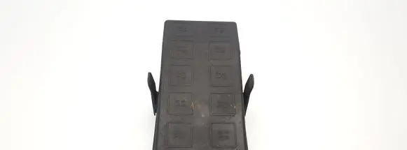 Opel Vectra B Fuse box cover 90506008