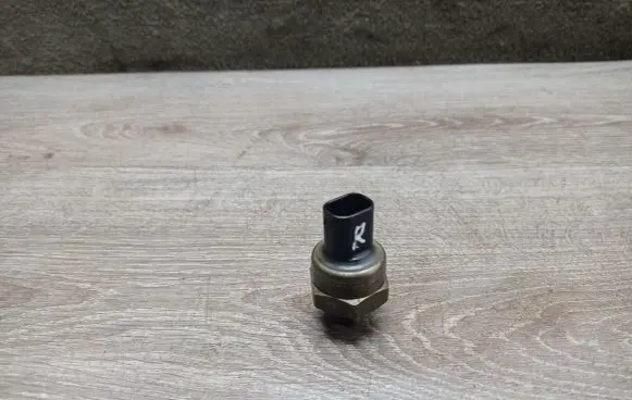 Volvo V70 Brake power pressure regulator 
