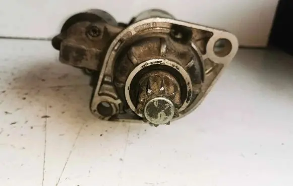 Volkswagen Golf IV Starter motor 0001125018