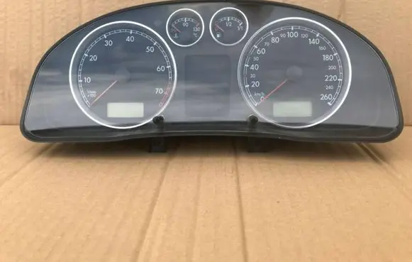Volkswagen PASSAT B5.5 Speedometer (instrument cluster) 3B0920827X
