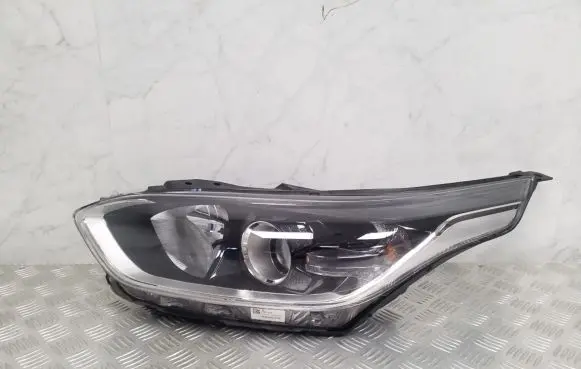 KIA Ceed Headlight/headlamp 92101J7050