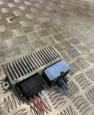 Nissan X-Trail T32 Glow plug pre-heat relay 271206395R