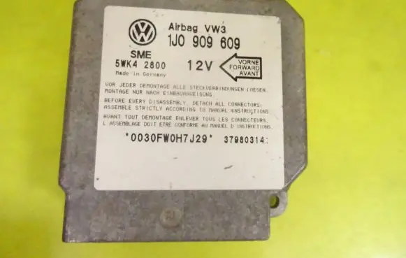 Volkswagen Golf IV Airbag control unit/module 1J0909609
