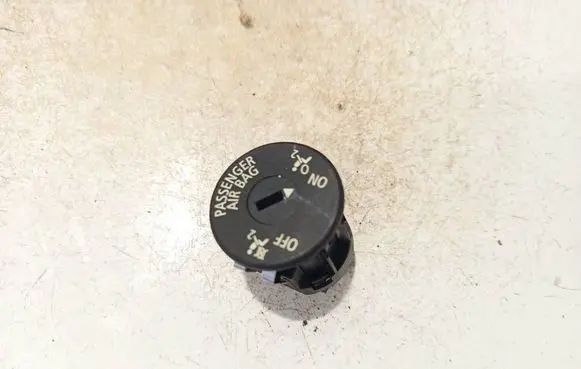 Passenger airbag on/off switch