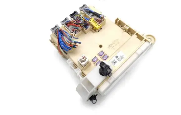 Toyota RAV 4 (XA40) Fuse module 6358-3373 4KC20M3FX 63583373