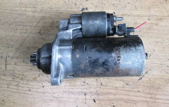 Volkswagen Golf IV Starter motor 02A911023R 0001125012