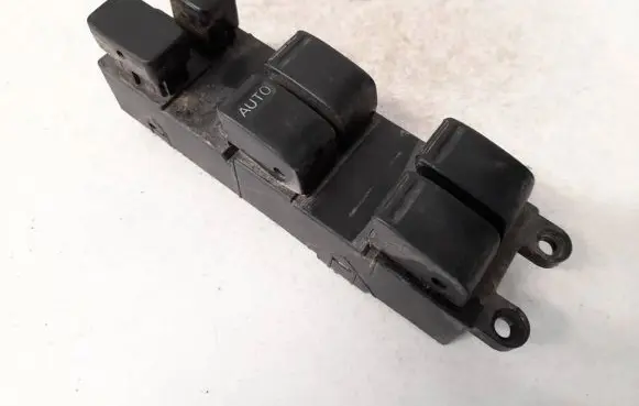Nissan X-Trail T30 Electric window control switch