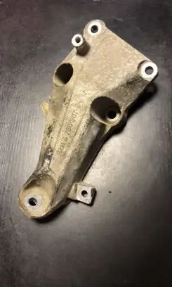 BMW 1 E81 E87 Engine mounting bracket 6760307
