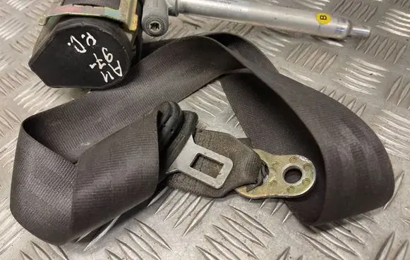 Audi A4 S4 B5 8D Front seatbelt 0566021300