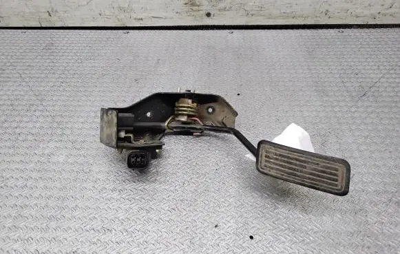 Toyota Avensis T250 Accelerator throttle pedal