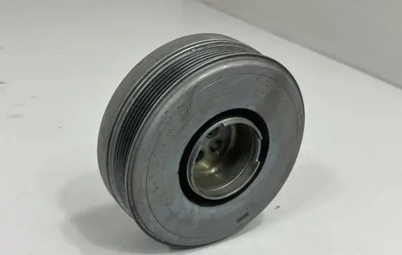 BMW 4 F36 Gran coupe Crankshaft pulley 8638446