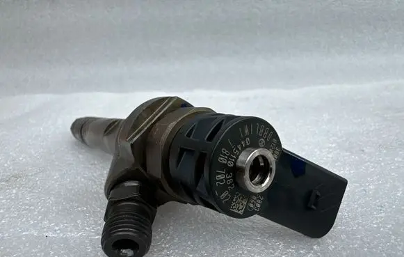 BMW 5 F10 F11 Fuel injector 7810702 044110382