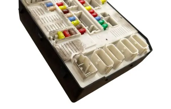 Renault Megane III Fuse module 284B60008R 519339311 8229511145