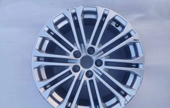 Audi A4 S4 B9 R18 alloy rim 8W0601025EE