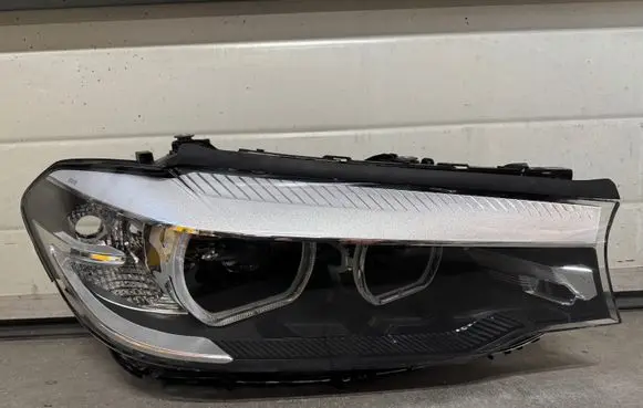 BMW 5 G30 G31 G38 Headlight/headlamp 8499116