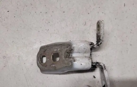 Opel Astra K Front door lower hinge A046057 P16188