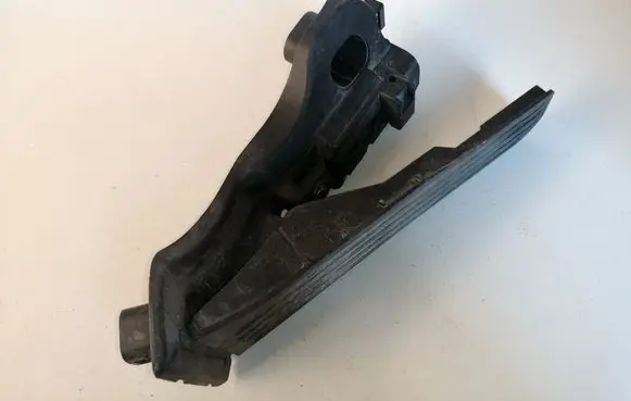 Volkswagen PASSAT B6 Accelerator throttle pedal 1K1721503L