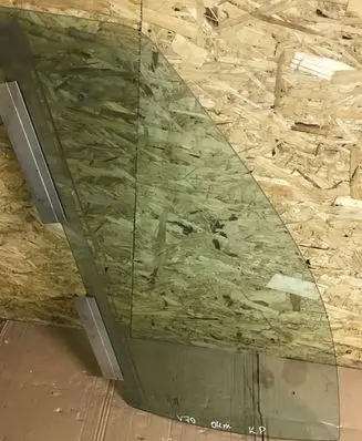 Volvo V70 Front door window glass four-door 43R001106