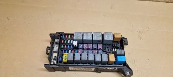 KIA Sorento Fuse module 911613E010 1006525022