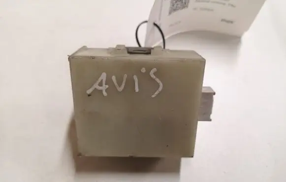 Toyota Avensis T250 Door control unit/module 8974105050 73667112 736671A
