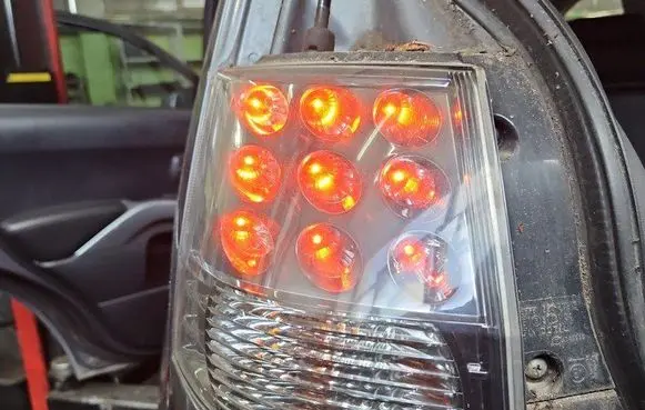Mitsubishi Outlander Rear/tail lights 220-87813 IMPRK1376925