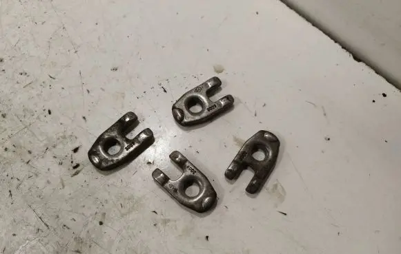 Renault Megane III Fuel Injector clamp holder 3009
