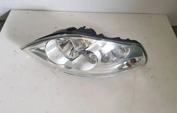 Opel Movano B Headlight/headlamp 17064604 17064602