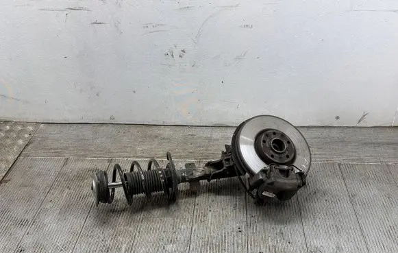 Peugeot 5008 II Front wheel hub spindle knuckle 9819718680