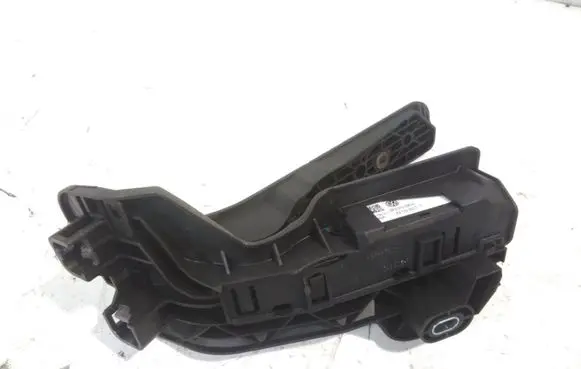 Volkswagen PASSAT CC Accelerator throttle pedal 1K2723503