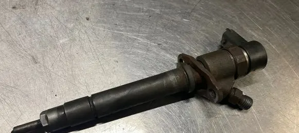 Volvo S80 Fuel injector 8658352
