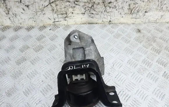 Nissan Juke I F15 Engine mount bracket