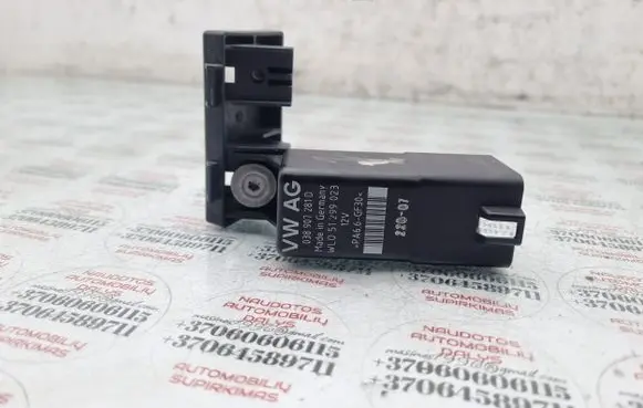 Volkswagen Golf V Glow plug pre-heat relay 038907281D