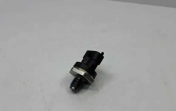 BMW 5 E39 Fuel pressure sensor 0281002788 13537812345 7812345
