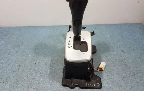 Mitsubishi Outlander Gear selector/shifter in gearbox 
