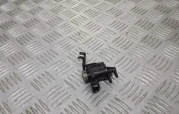 Volkswagen PASSAT B5 Valve vacuum 1J0906283A
