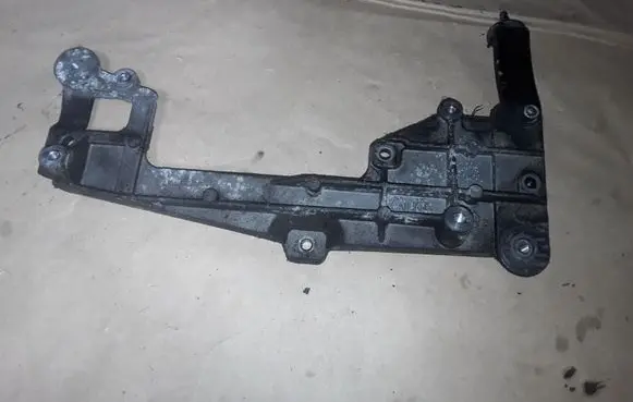 Skoda Octavia Mk2 (1Z) EGR valve cooler bracket 03G131159