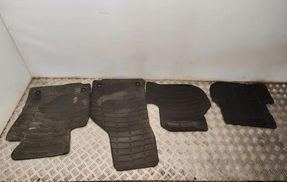 Volkswagen Jetta V Car floor mat set 