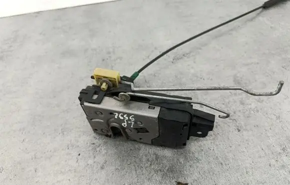 Opel Tigra B Front door lock 93162238C101872918