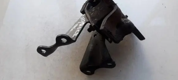 Engine mount bracket