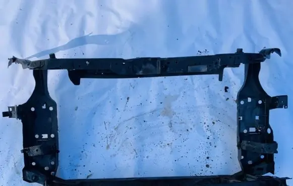 Nissan Qashqai Radiator support slam panel