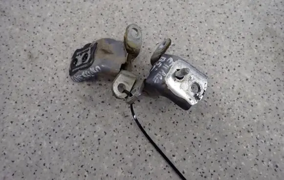 Nissan Note (E11) Front door hinge set 