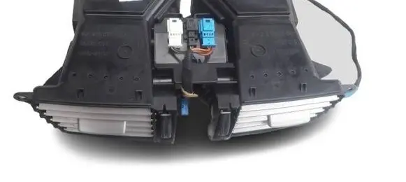 Mercedes-Benz E W212 Dash center air vent grill A2128302554