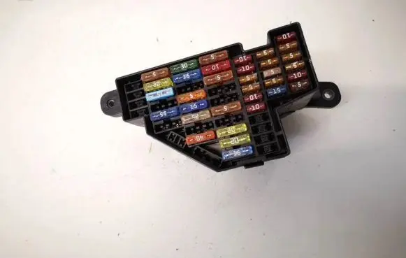 Volkswagen PASSAT B6 Fuse box set 3c1941823