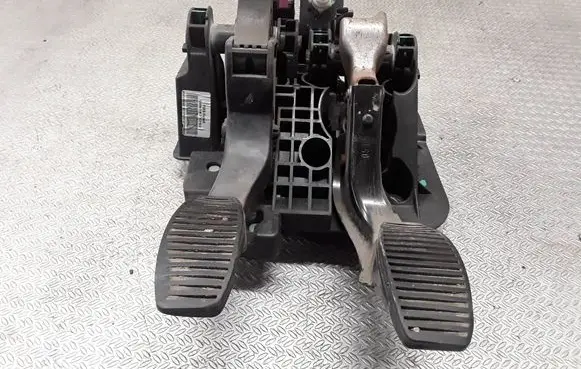 Ford Ka Pedal assembly 0051871752